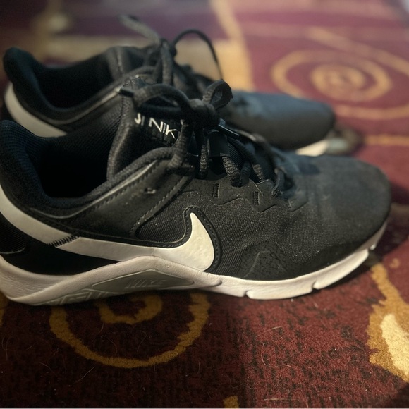 Women’s Nike size 7.5 running shoes - Picture 1 of 4